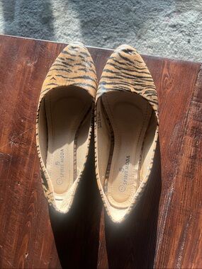 Spirit Moda Tiger-Print Pointed Flats in Tan and Black